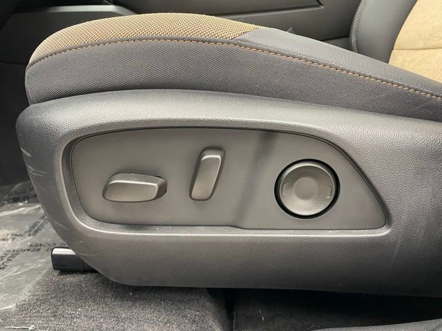 New 2025 Chevrolet Equinox ACTIV w/ Safety and Technology Package image 9