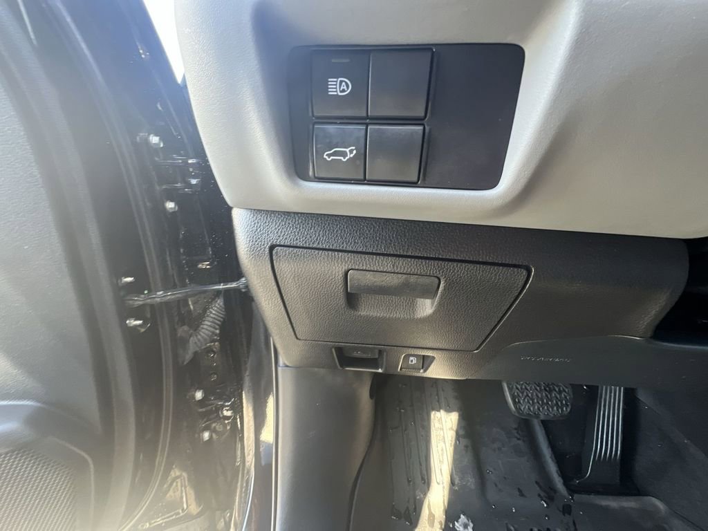 Used 2021 Toyota Highlander XLE image 18