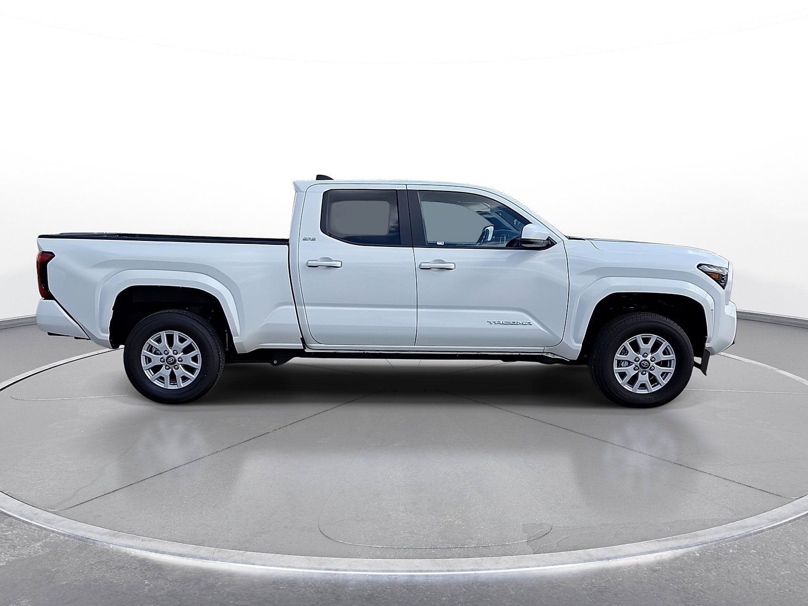 Used 2025 Toyota Tacoma SR5 w/ SR5 Upgrade Package AWD/4WD image 9