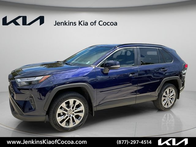 Used 2022 Toyota RAV4 XLE Premium AWD/4WD image 9