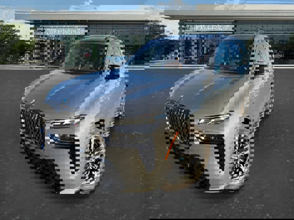 New 2026 BMW X7 M60i image 3
