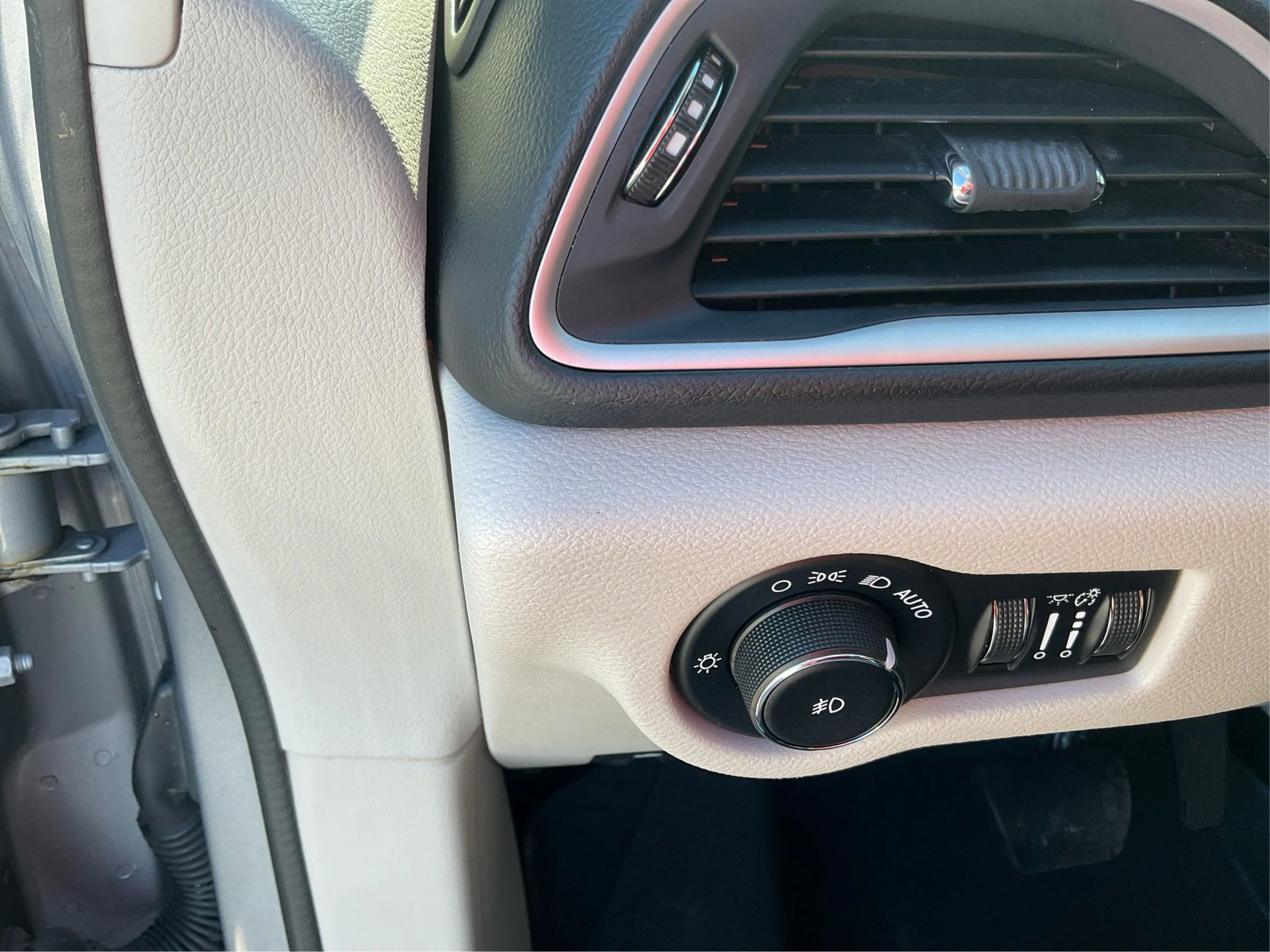 Used 2018 Chrysler Pacifica Touring Plus w/ Tire & Wheel Group image 17