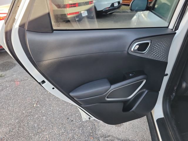 Used 2023 Kia Soul LX image 27