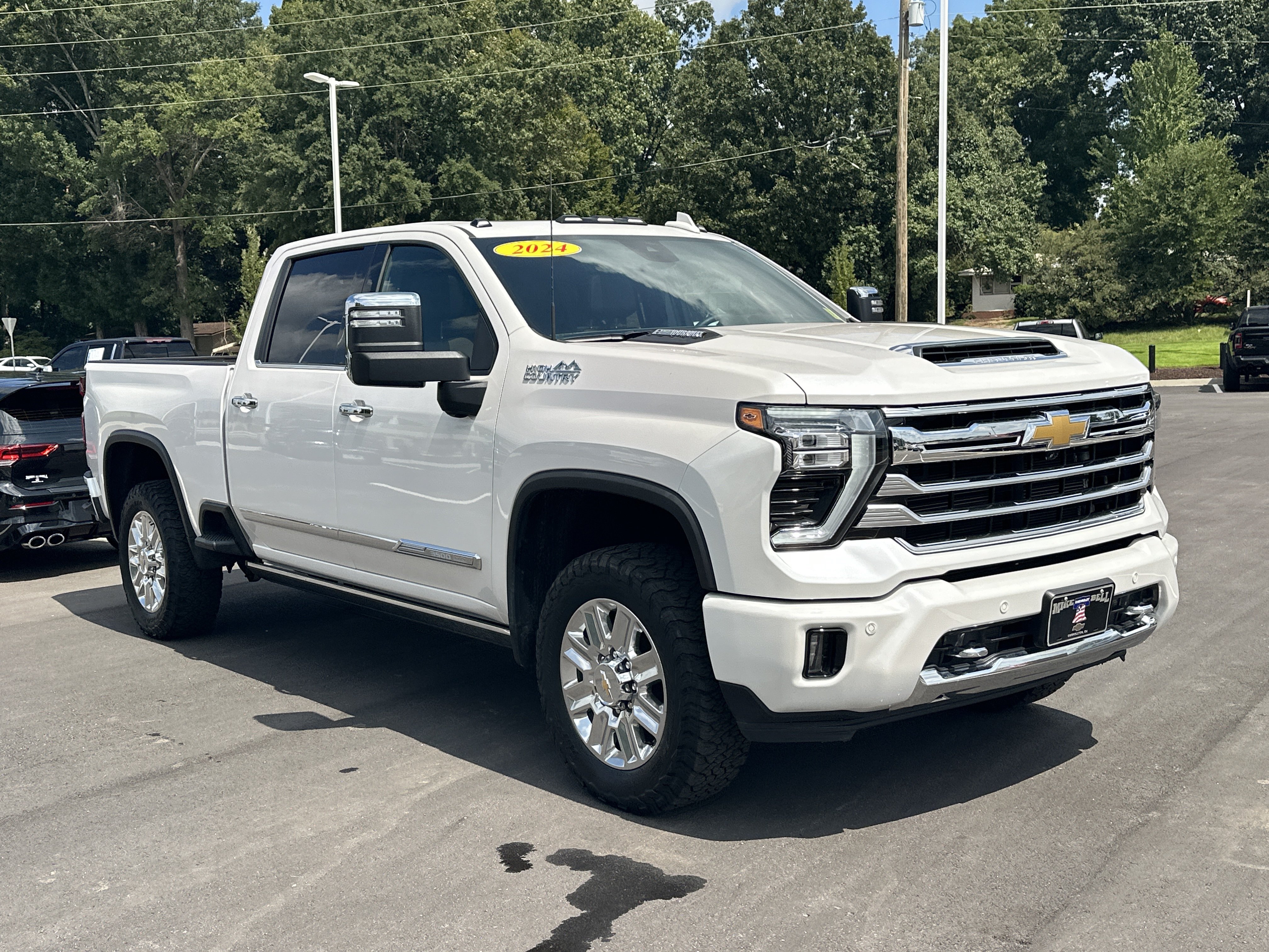 Used 2024 Chevrolet Silverado 3500 High Country w/ High Country Premium Package AWD/4WD image 2