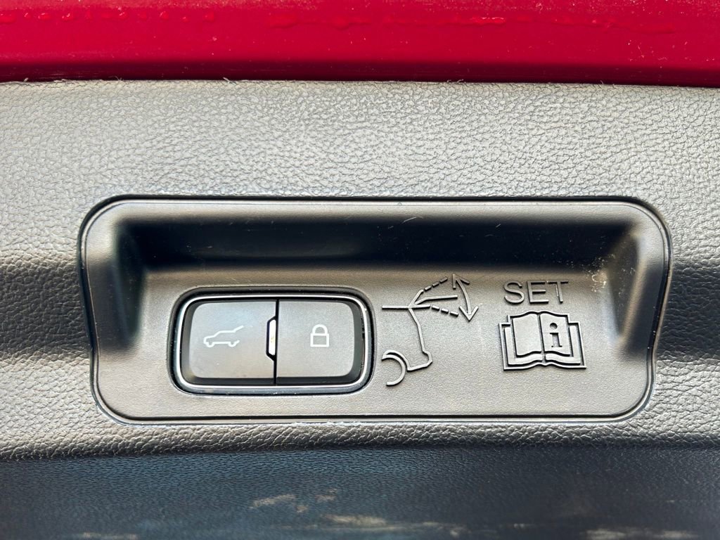 Used 2020 Ford Explorer XLT image 46