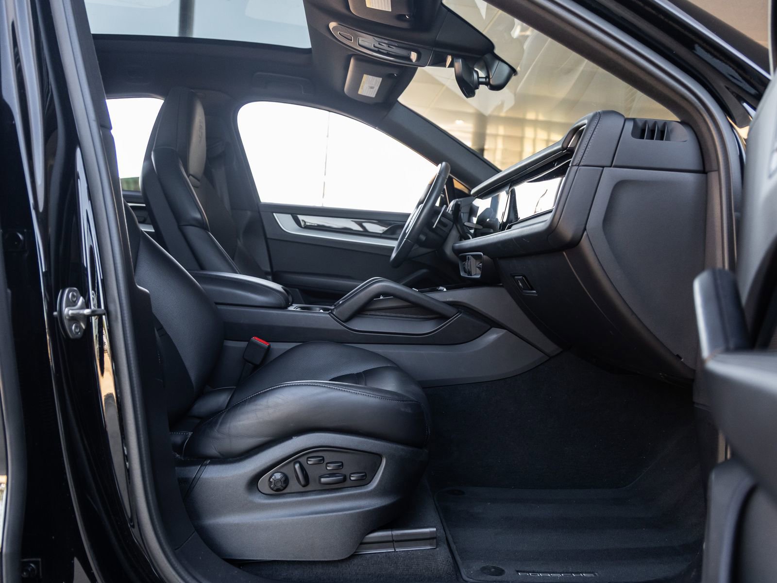 Certified 2024 Porsche Cayenne S image 41