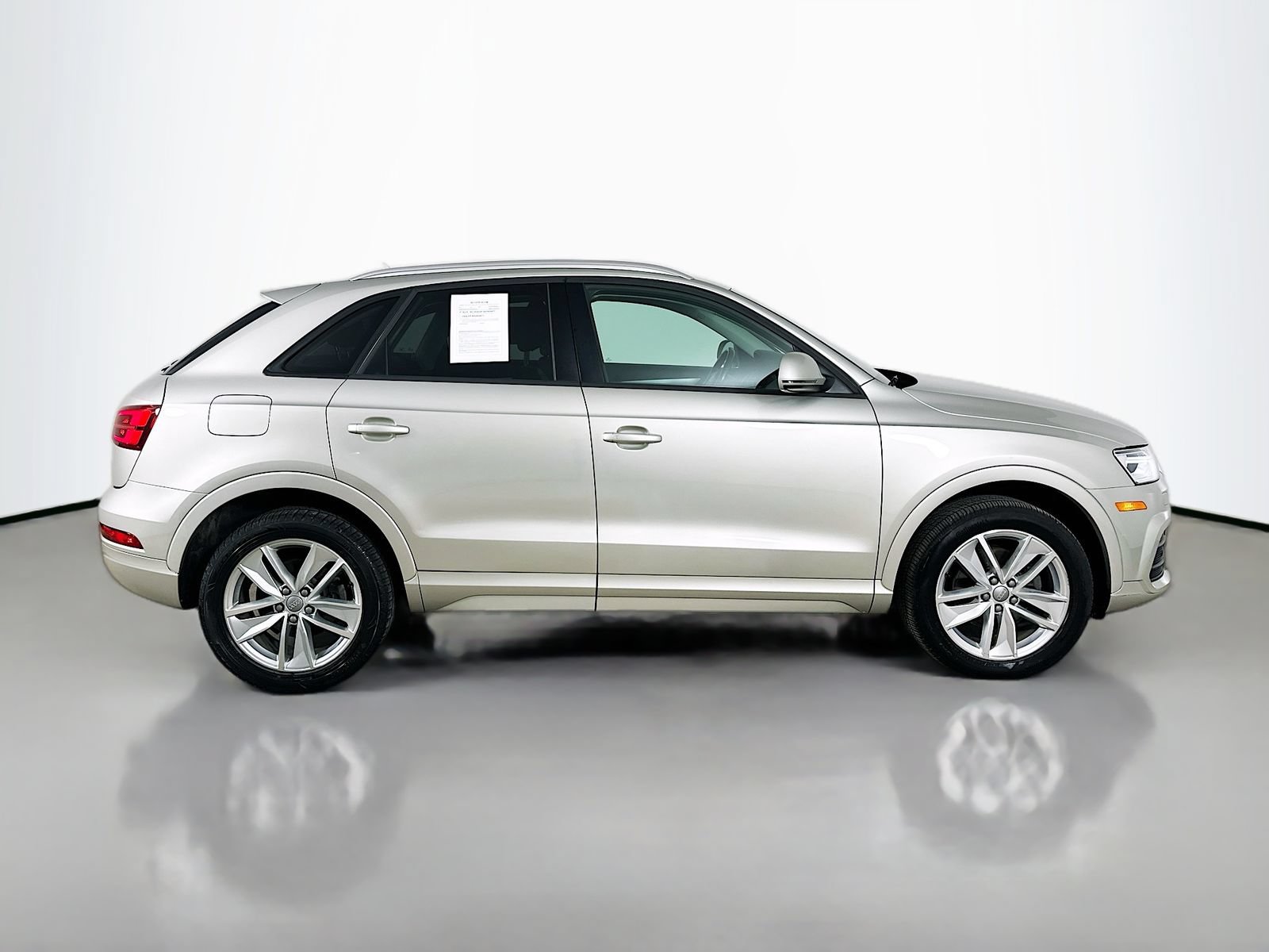 Used 2017 Audi Q3 2.0T Premium w/ Convenience Package AWD/4WD image 4
