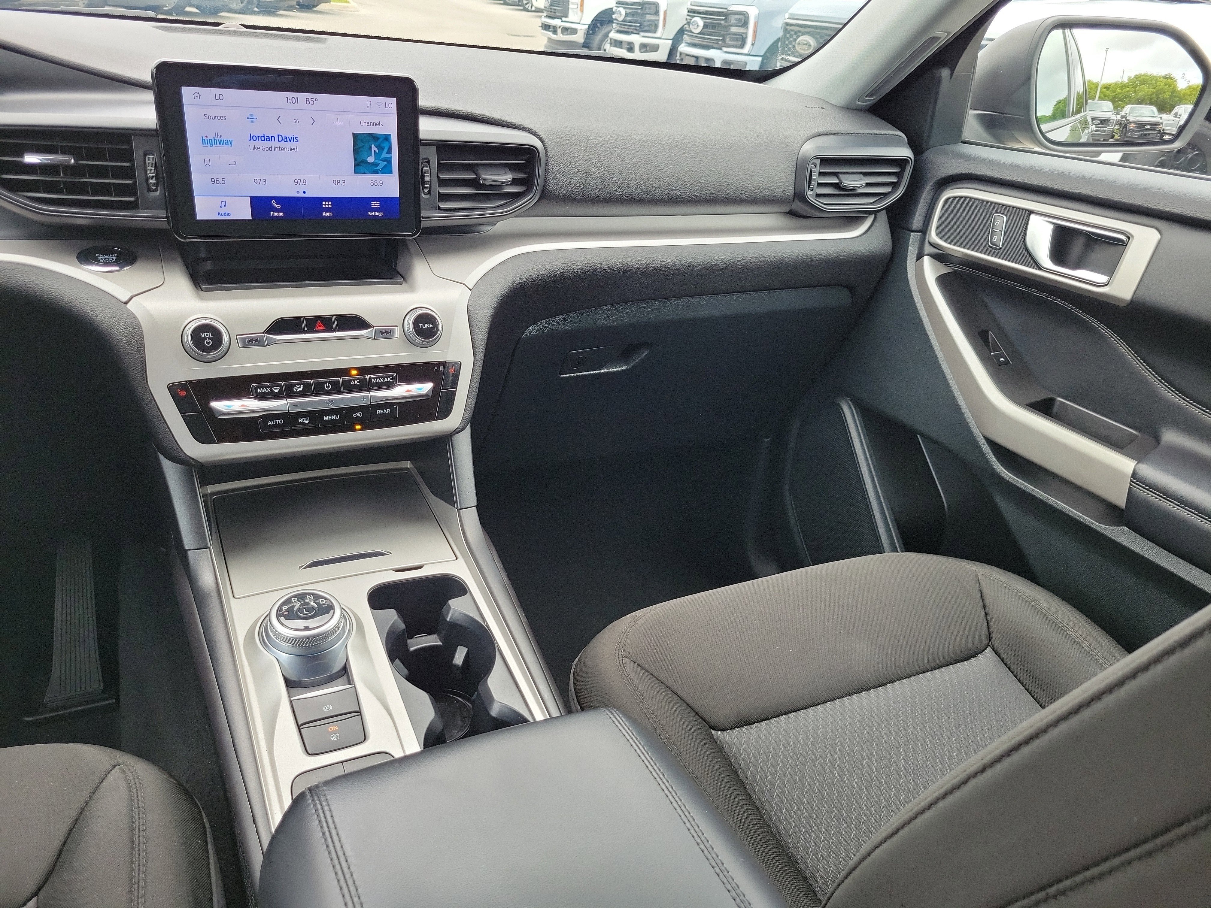 Used 2024 Ford Explorer XLT RWD image 18