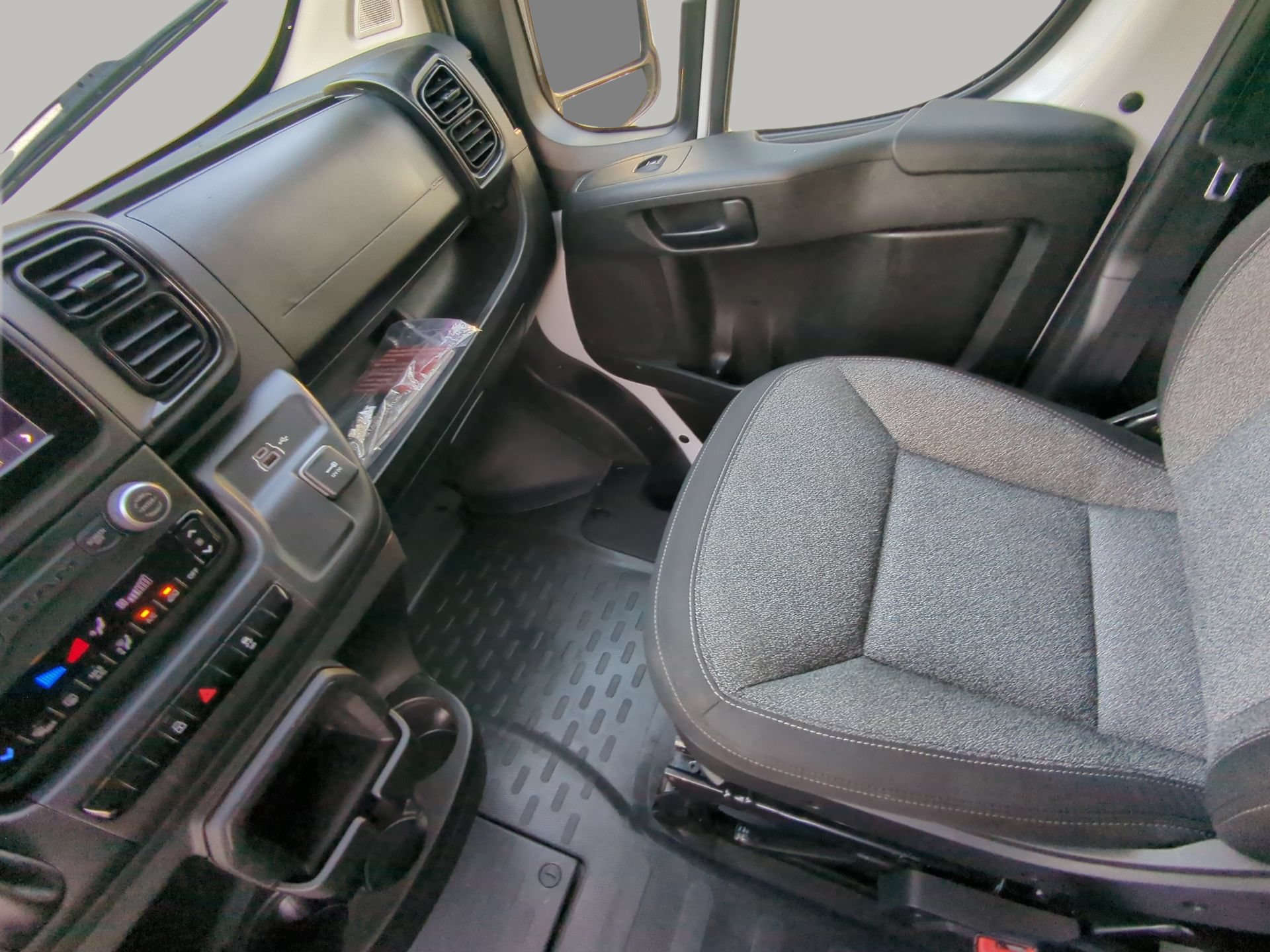Used 2025 RAM ProMaster 2500 w/ U-Haul Equipment Group FWD image 52
