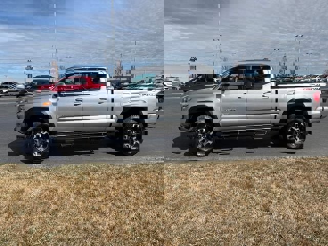 Used 2019 Toyota Tacoma TRD Off-Road w/ Technology Package image 6