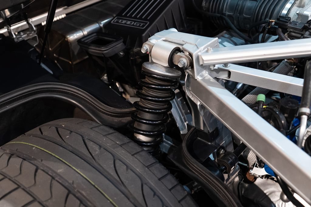 Used 2005 Ford GT RWD image 19