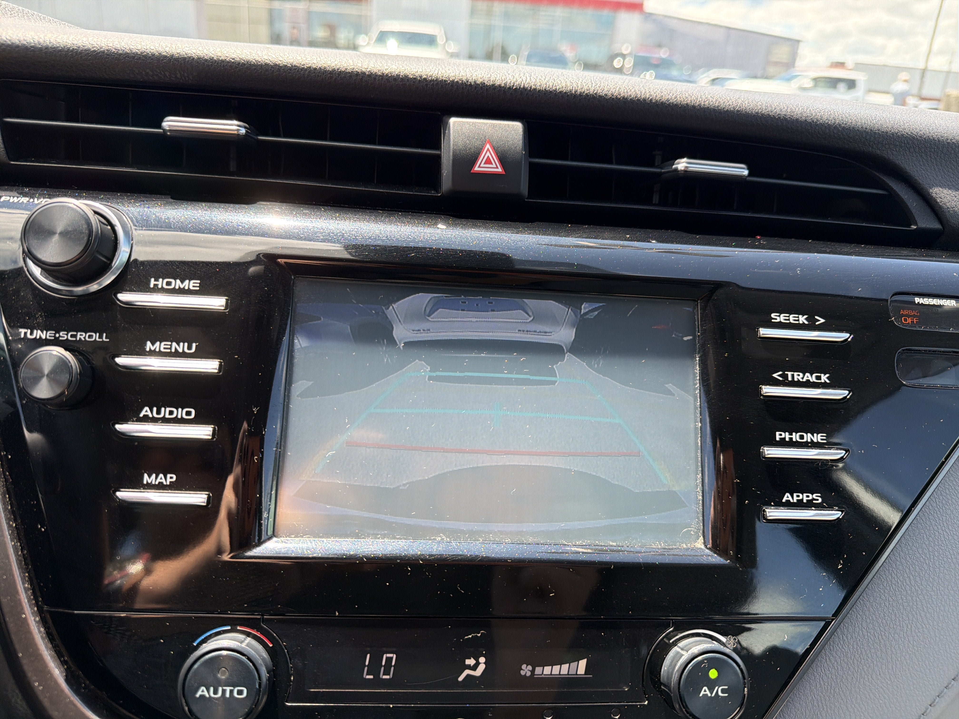 Used 2019 Toyota Camry SE FWD image 18