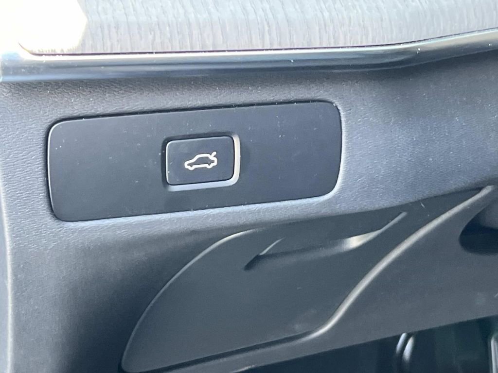 Used 2025 Volvo XC90 B6 Ultra image 28