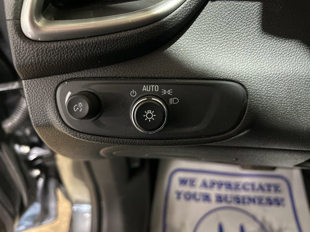 Used 2019 Chevrolet Trax LT w/ LT Convenience Package image 19