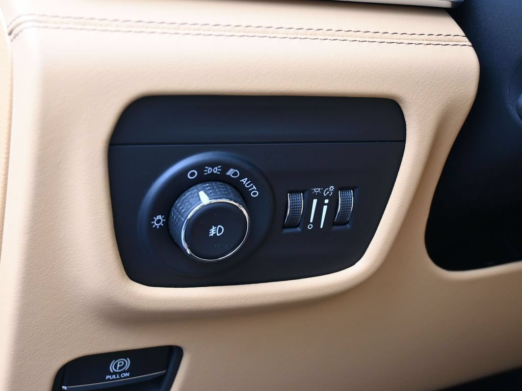 New 2025 Jeep Grand Cherokee Summit AWD/4WD image 16