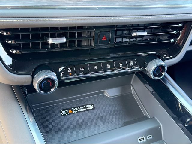 New 2026 Chevrolet Tahoe Premier w/ Sun And Tow Package AWD/4WD image 17