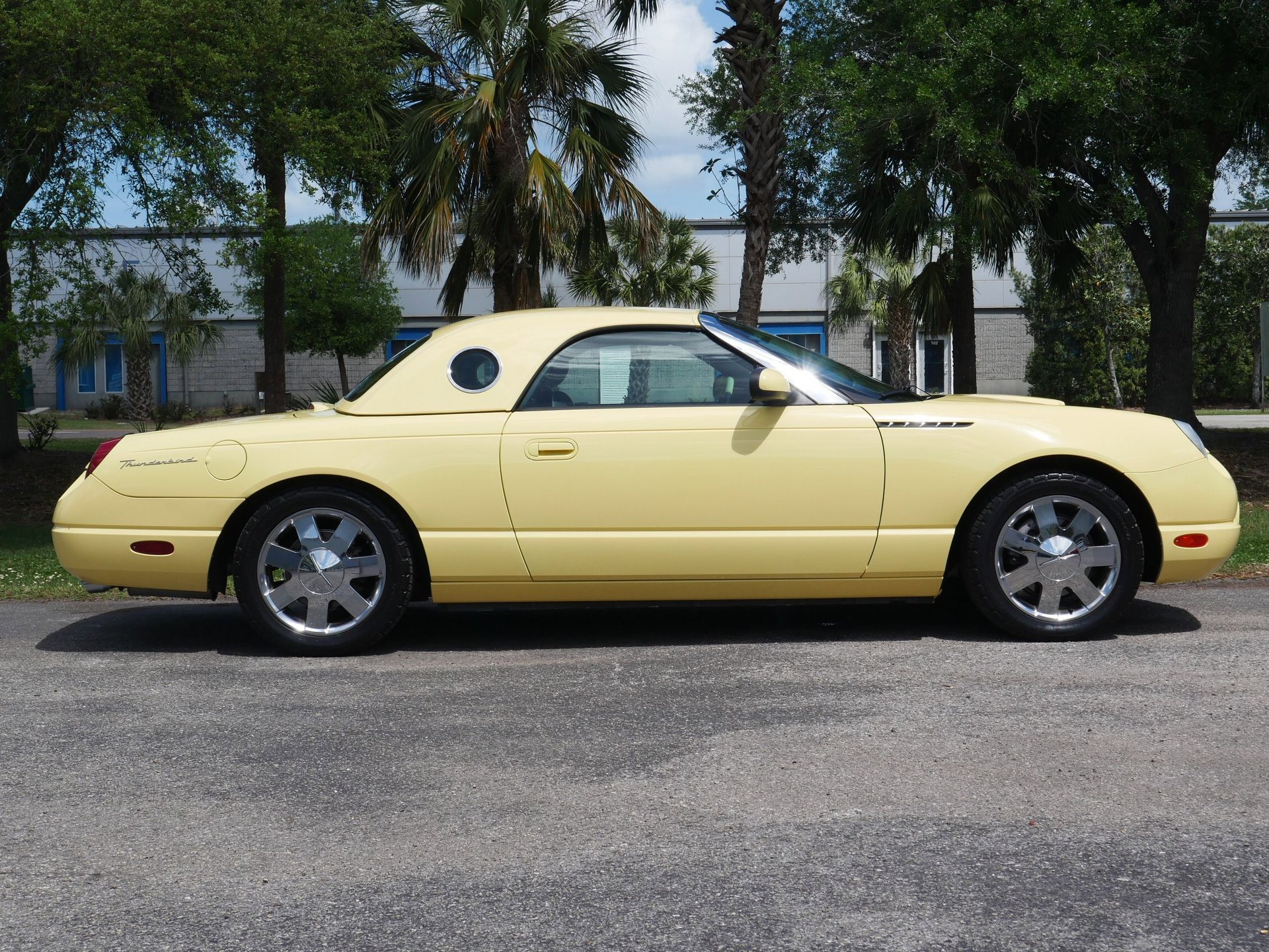 Used 2002 Ford Thunderbird RWD image 33