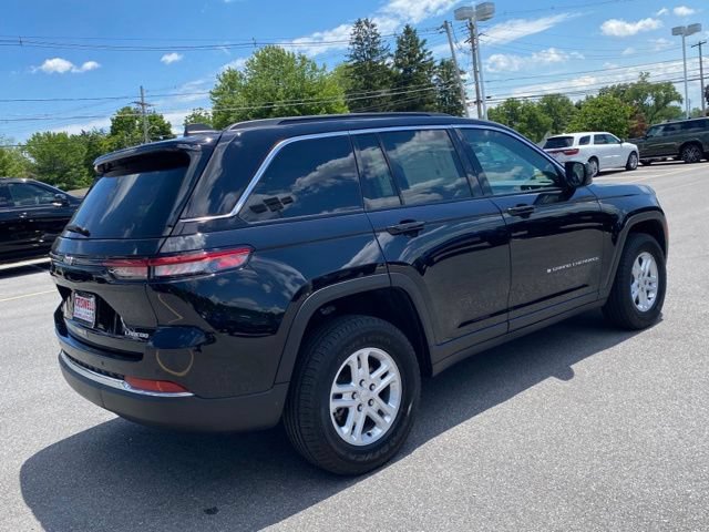 Used 2024 Jeep Grand Cherokee Laredo AWD/4WD image 5
