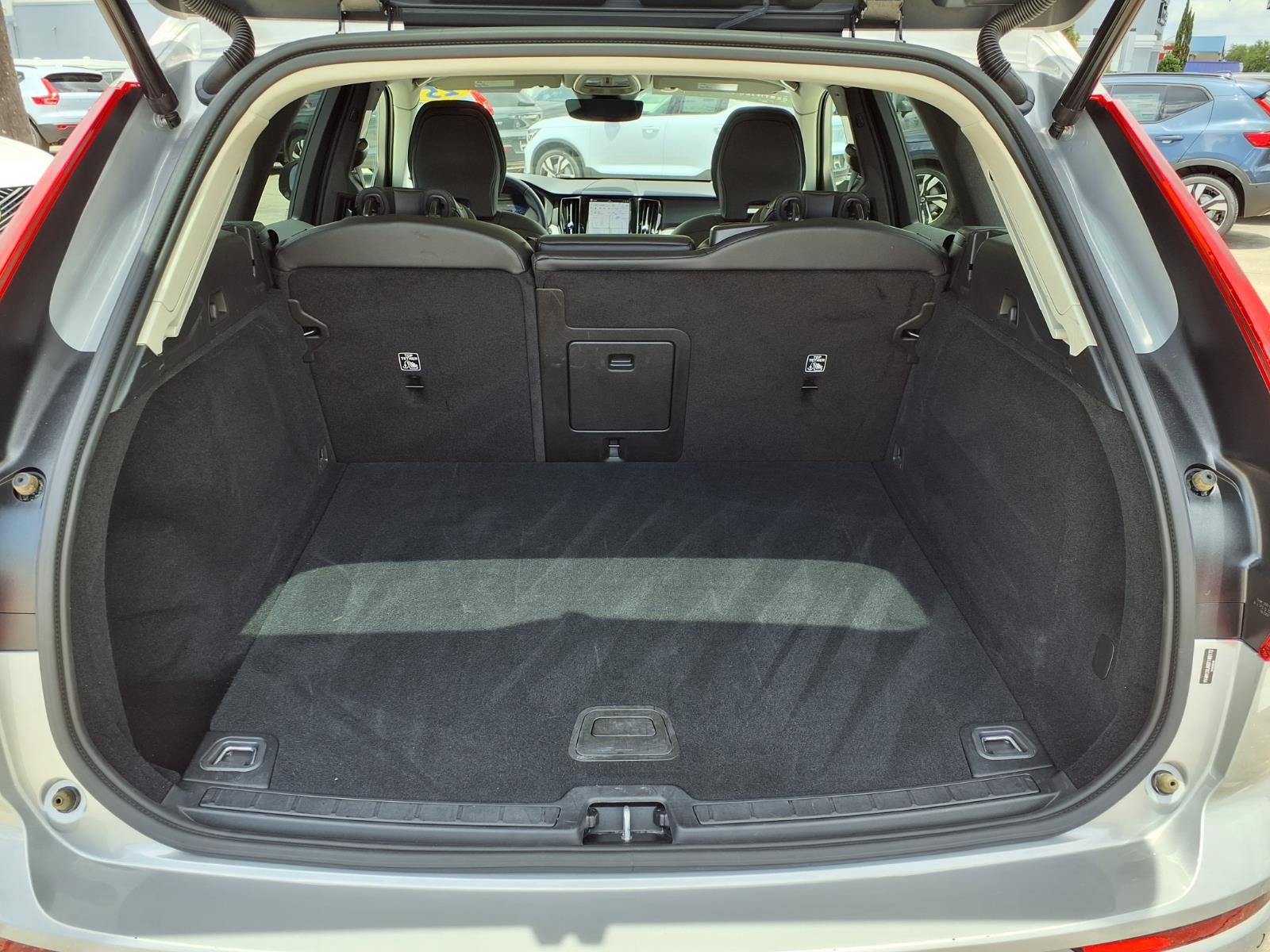Certified 2025 Volvo XC60 B5 Core AWD/4WD image 18