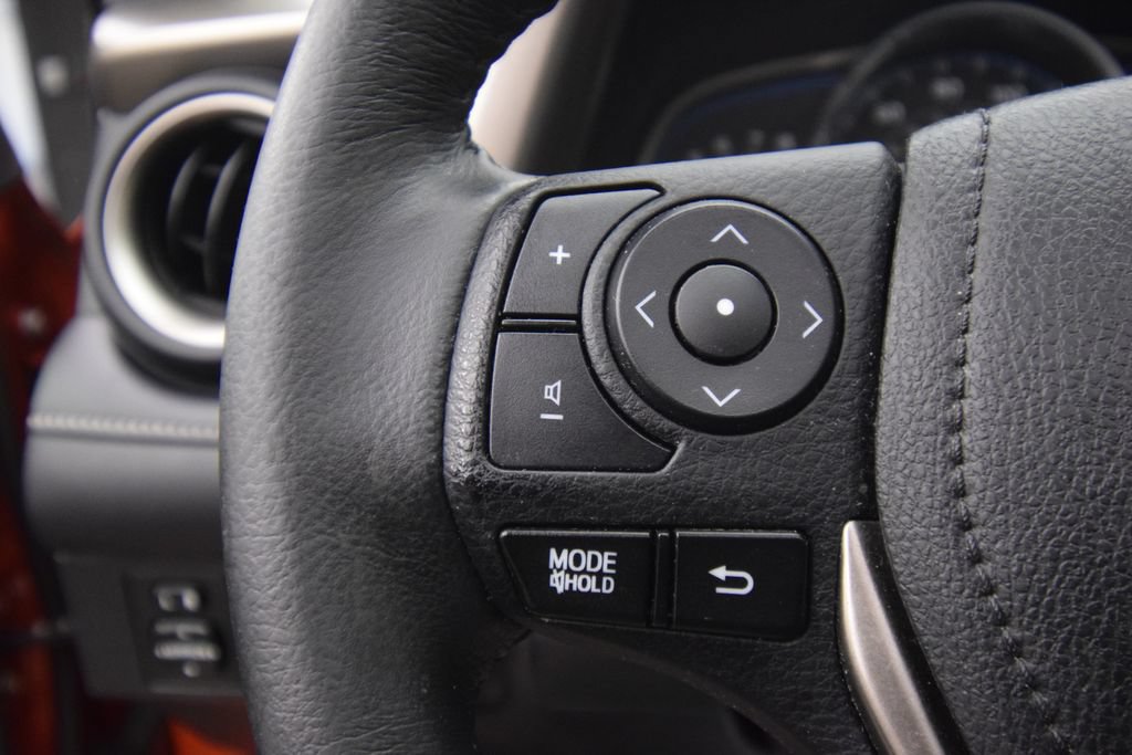 Used 2015 Toyota RAV4 Limited w/ Technology Package AWD/4WD image 34