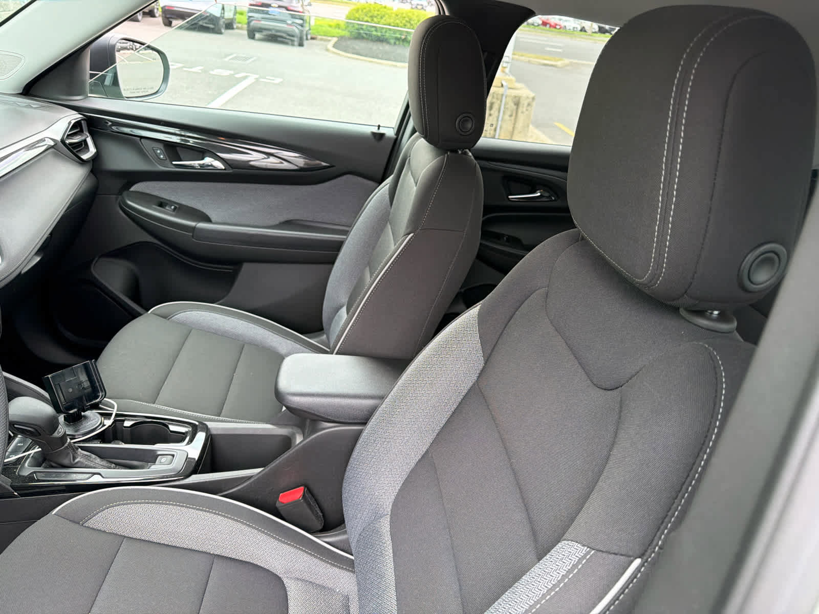 Used 2025 Chevrolet TrailBlazer LS w/ LS Convenience Package FWD image 8