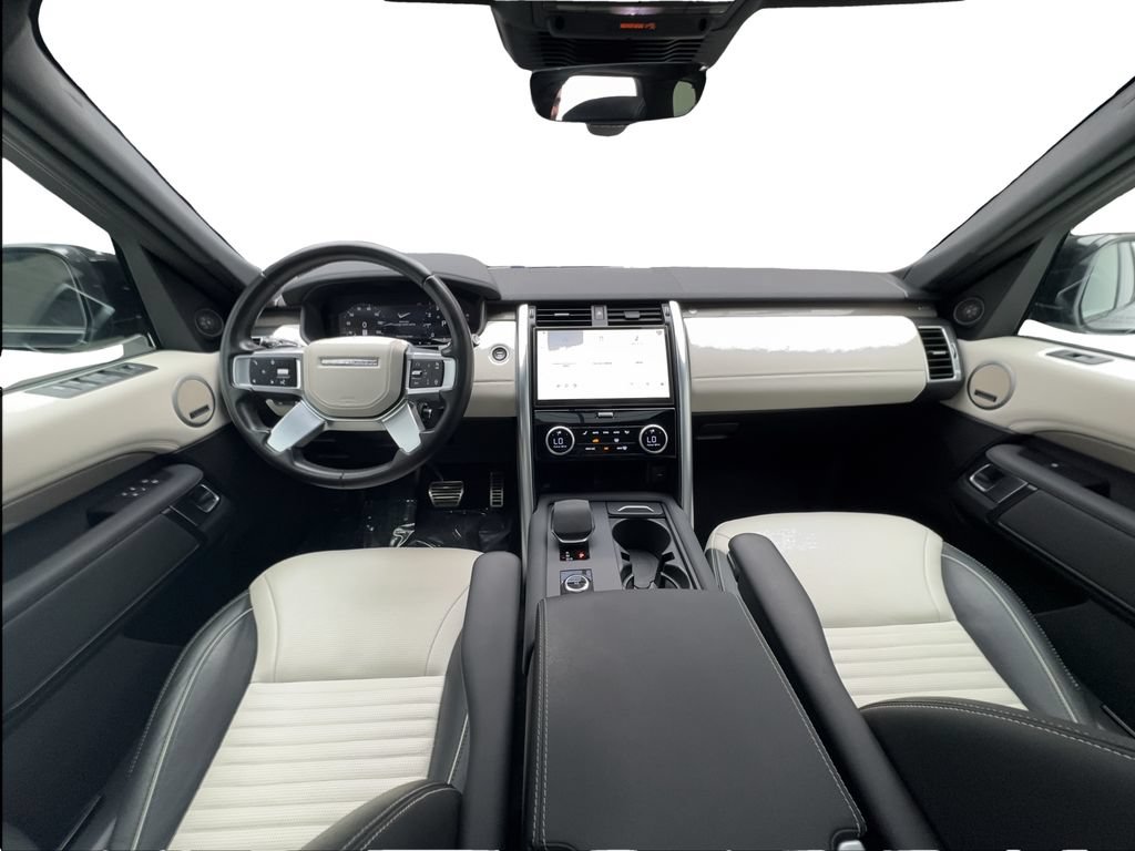 Used 2023 Land Rover Discovery Metropolitan Edition AWD/4WD image 41