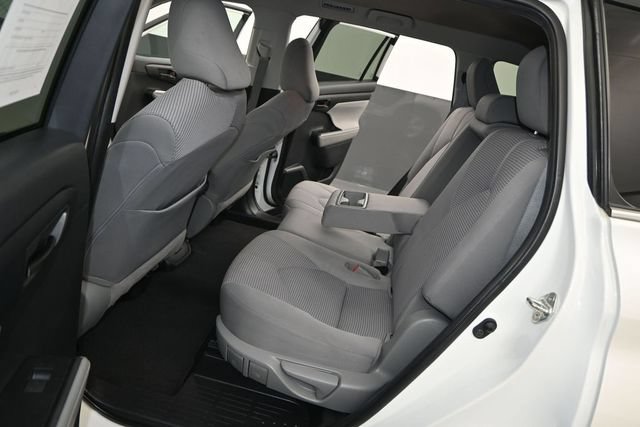 Used 2020 Toyota Highlander LE FWD image 13