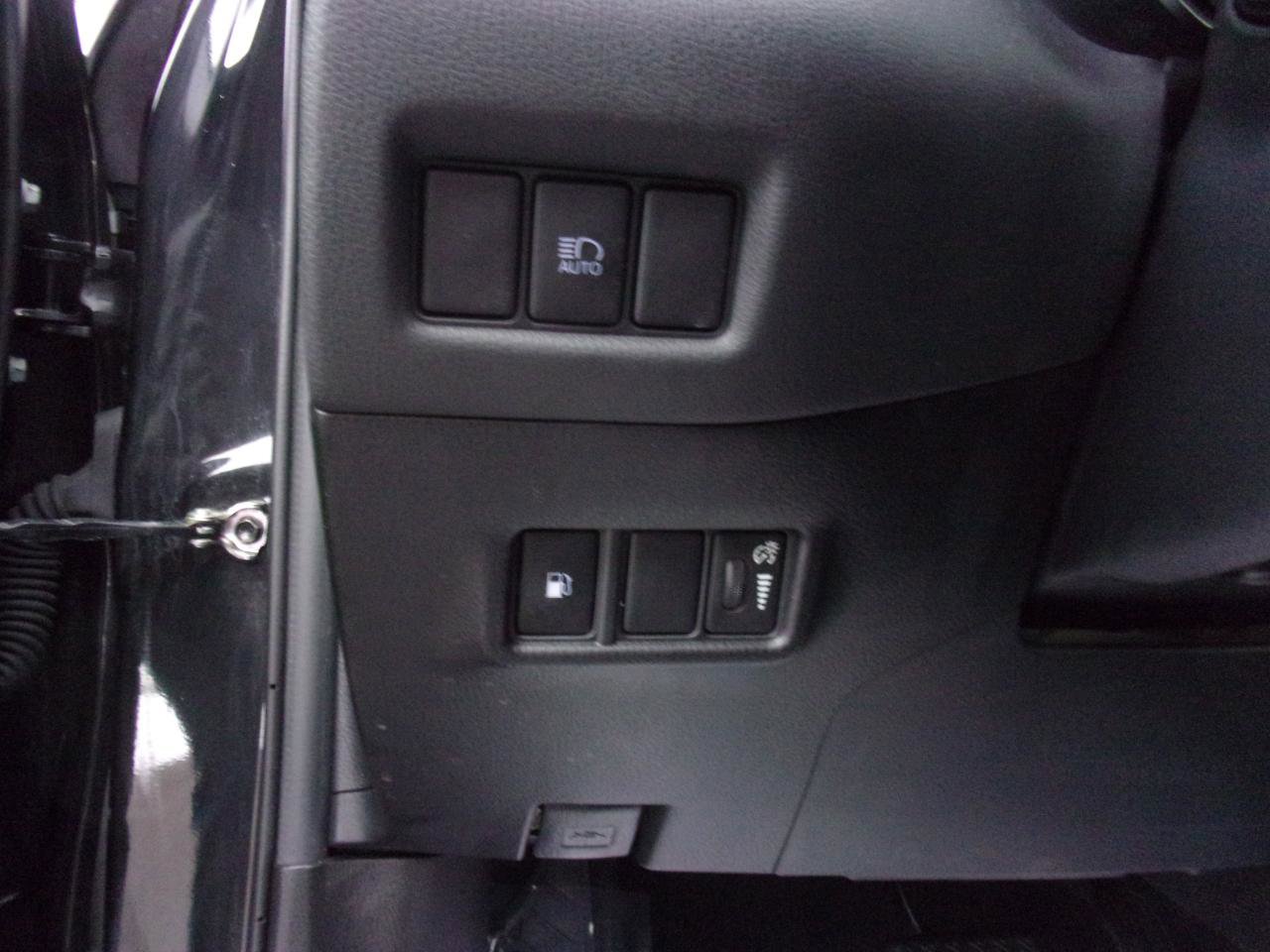 Used 2021 Toyota C-HR XLE image 14