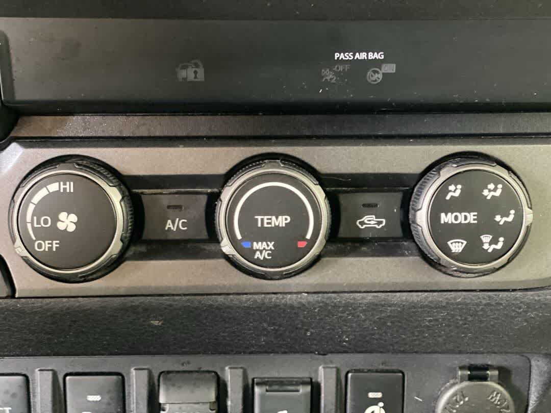 Used 2020 Toyota Tacoma TRD Sport w/ Technology Package AWD/4WD image 21