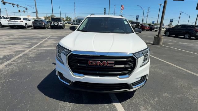 Used 2023 GMC Terrain SLE w/ Driver Convenience Package FWD image 3
