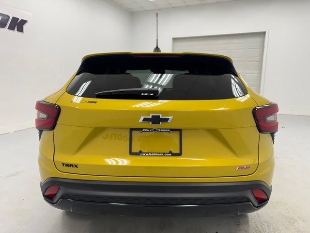 Used 2024 Chevrolet Trax RS w/ Sunroof Package FWD image 6