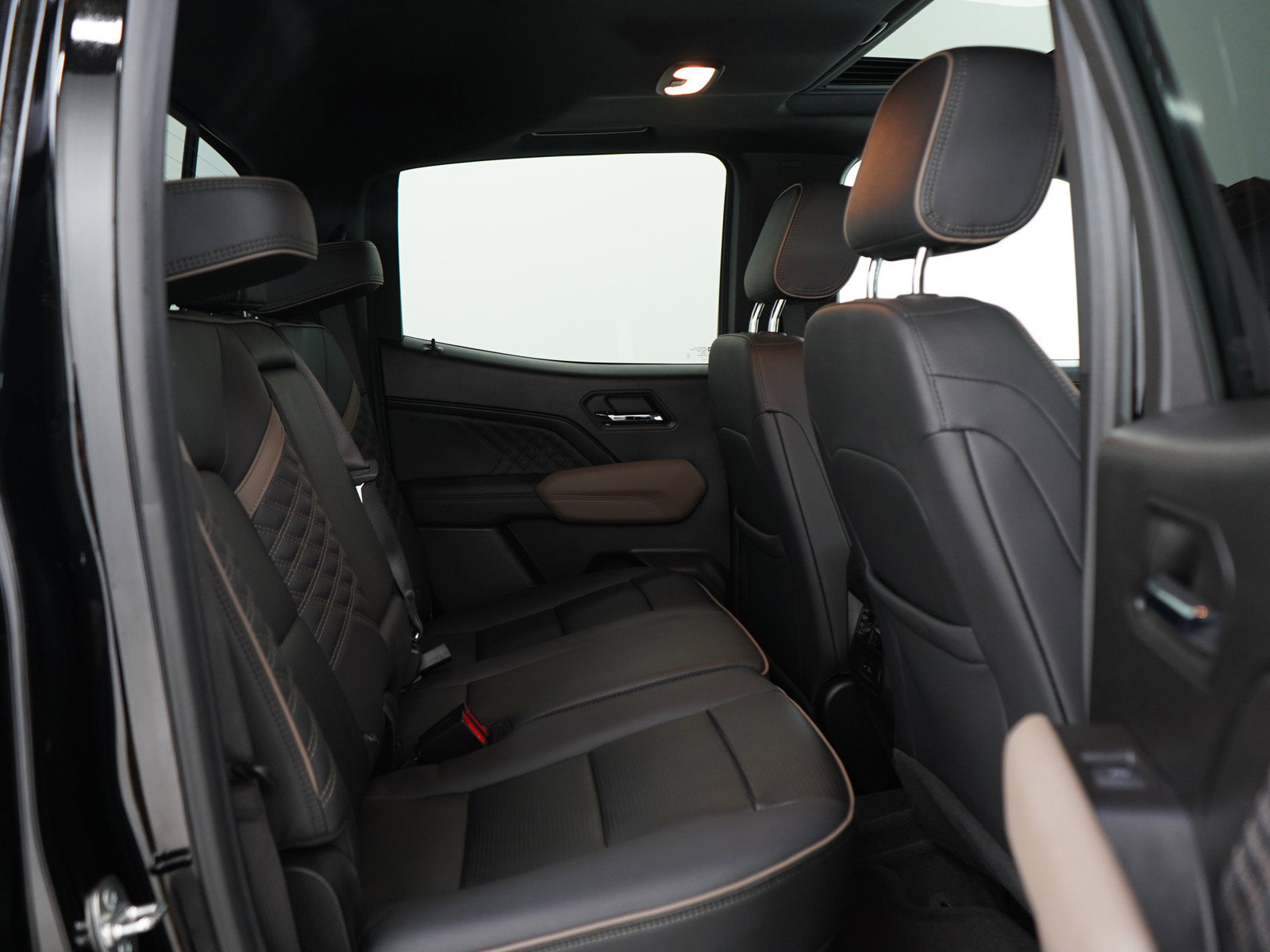 Used 2024 GMC Canyon Denali AWD/4WD image 12