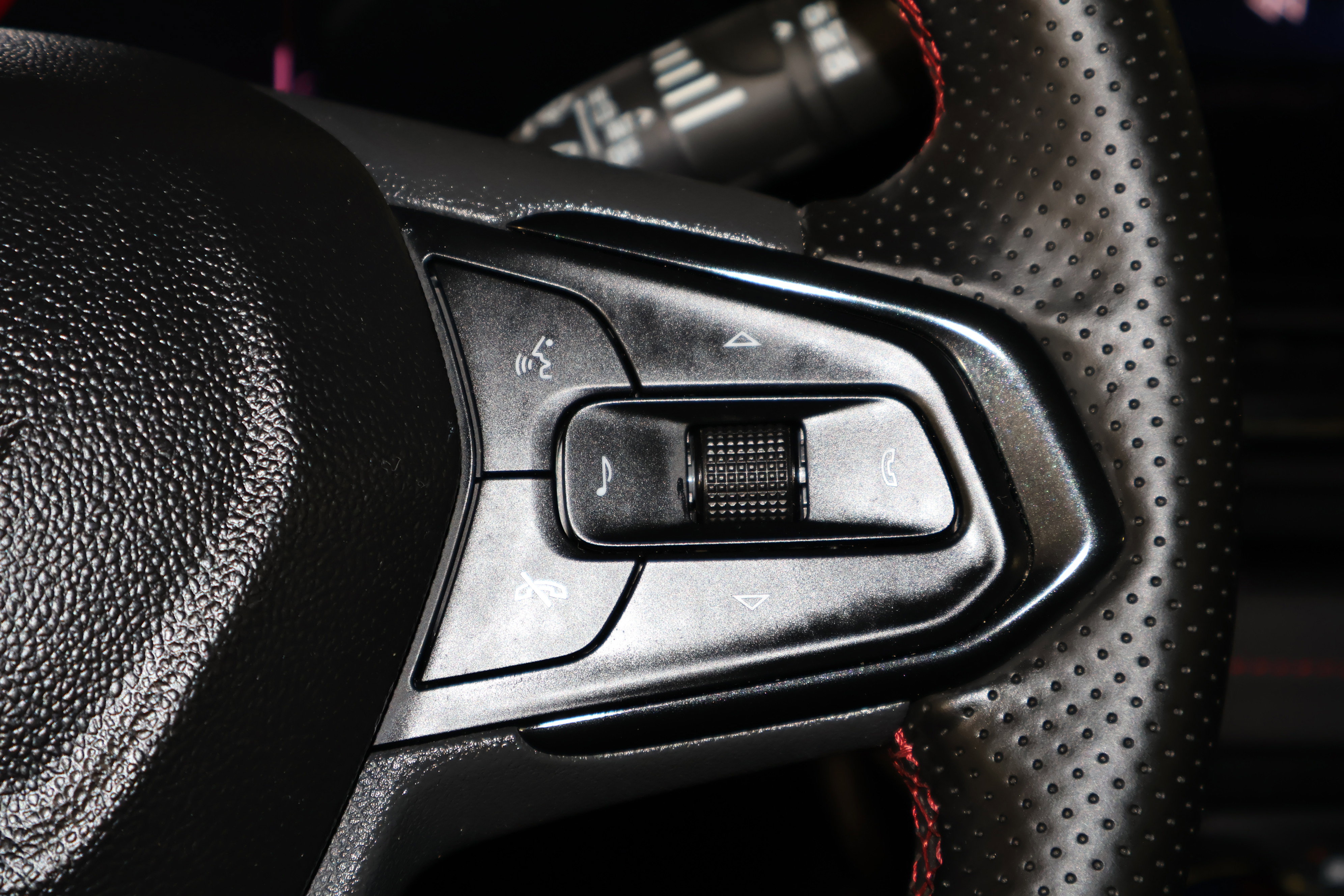 Used 2025 Chevrolet TrailBlazer RS w/ Convenience Package image 21