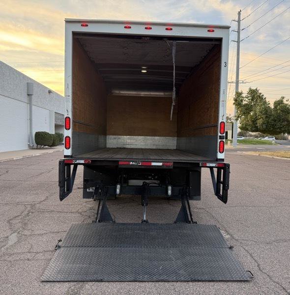Used 2023 Isuzu NPR RWD image 18