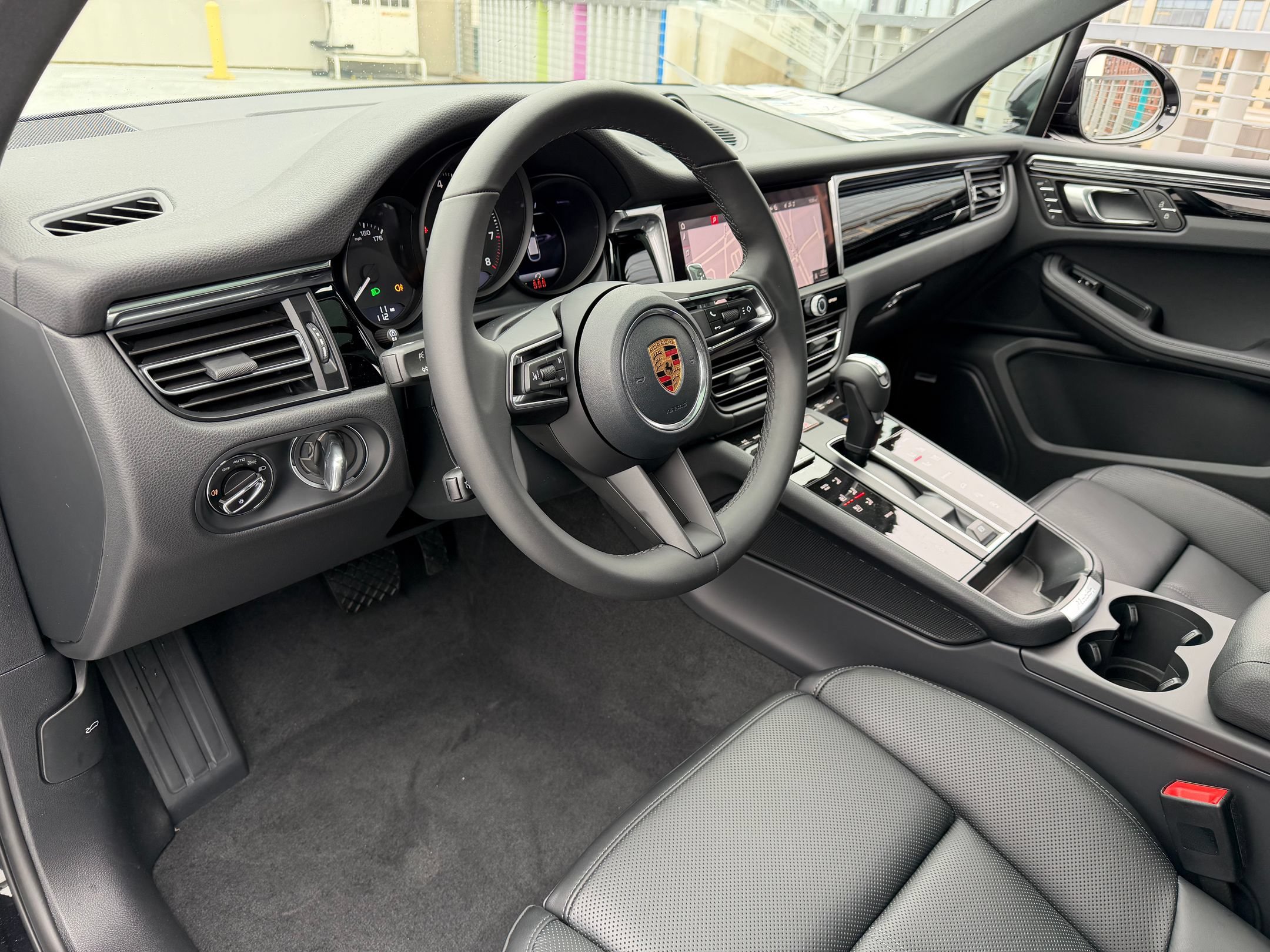 Certified 2026 Porsche Macan AWD/4WD image 4