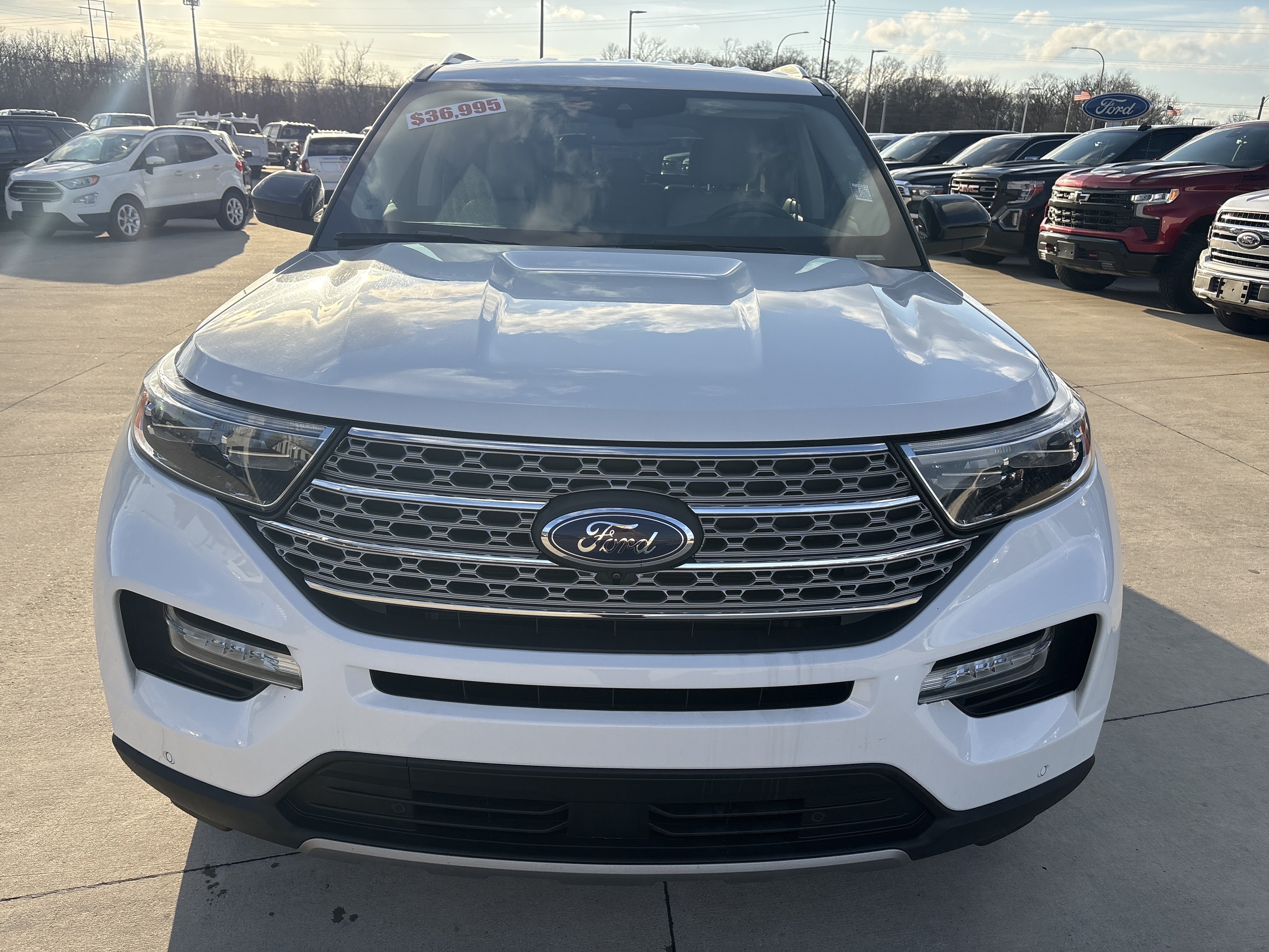 Used 2024 Ford Explorer Limited AWD/4WD image 2