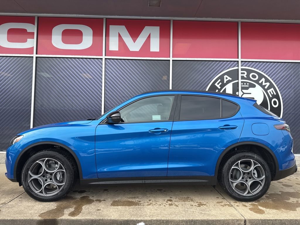 New 2025 Alfa Romeo Stelvio Sprint AWD/4WD image 9