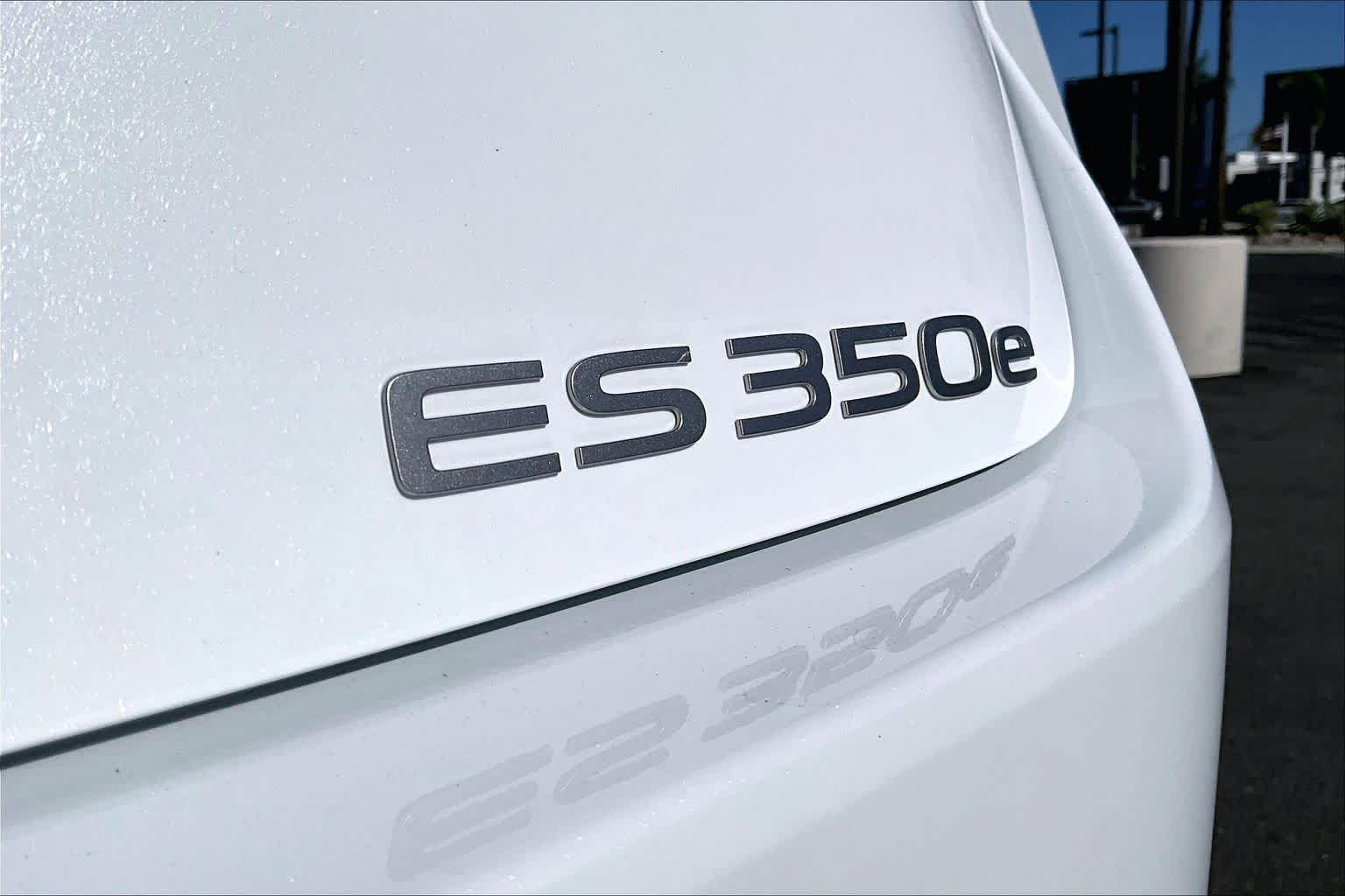 New 2026 Lexus ES 350e w/ Convenience Package FWD image 8