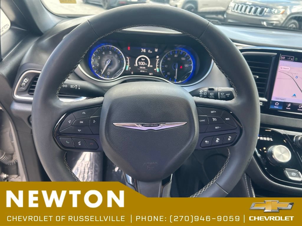 Used 2025 Chrysler Pacifica Limited FWD image 13