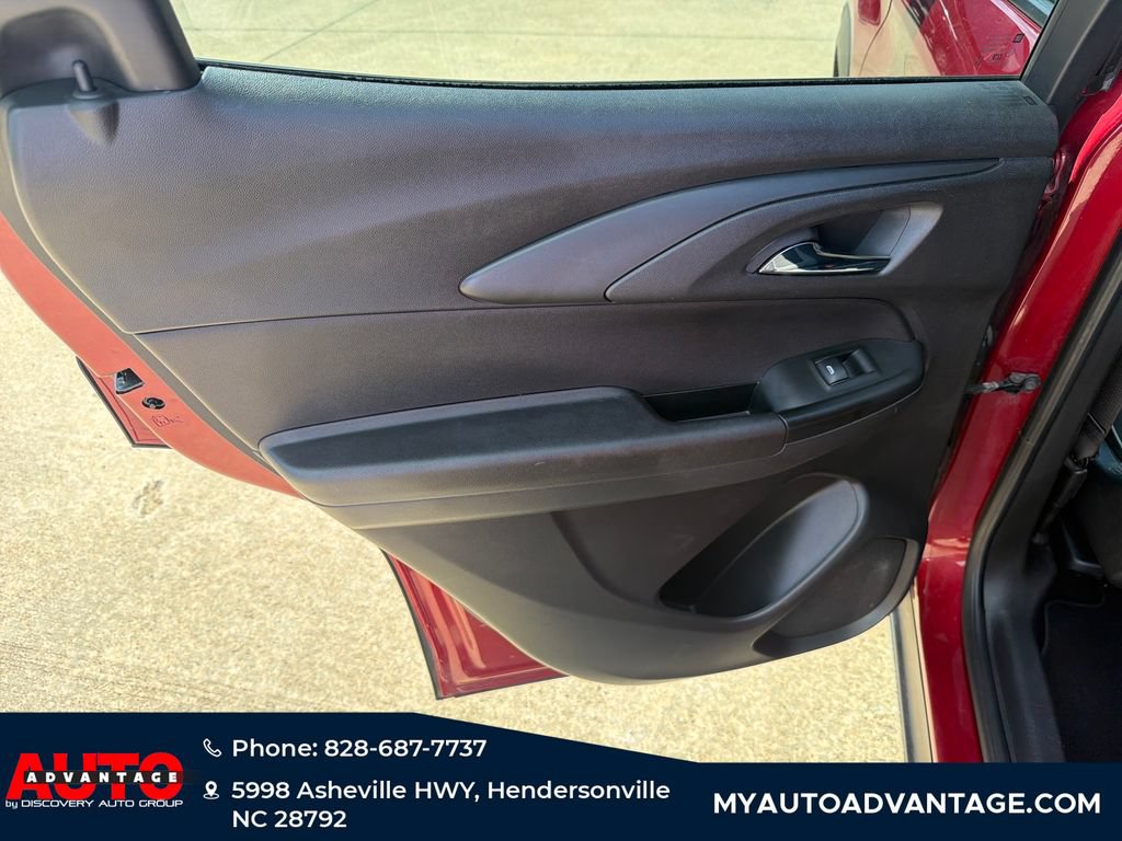 Used 2021 Chevrolet TrailBlazer LT w/ Convenience Package FWD image 26