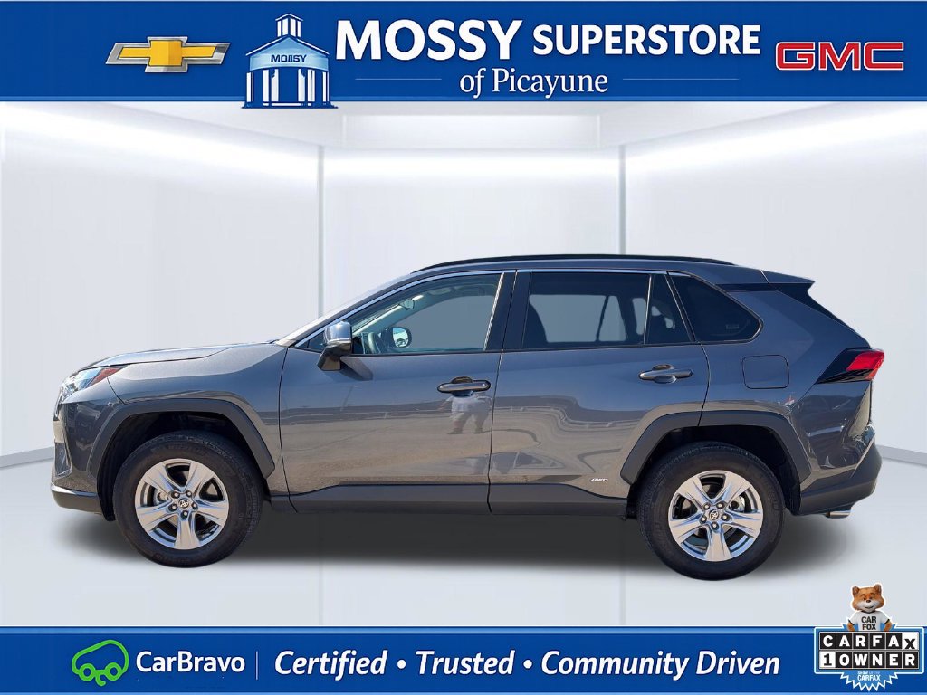 Used 2025 Toyota RAV4 XLE AWD/4WD image 3
