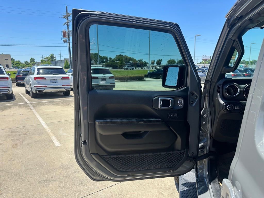 Used 2020 Jeep Wrangler Unlimited Sahara w/ Cold Weather Group AWD/4WD image 9