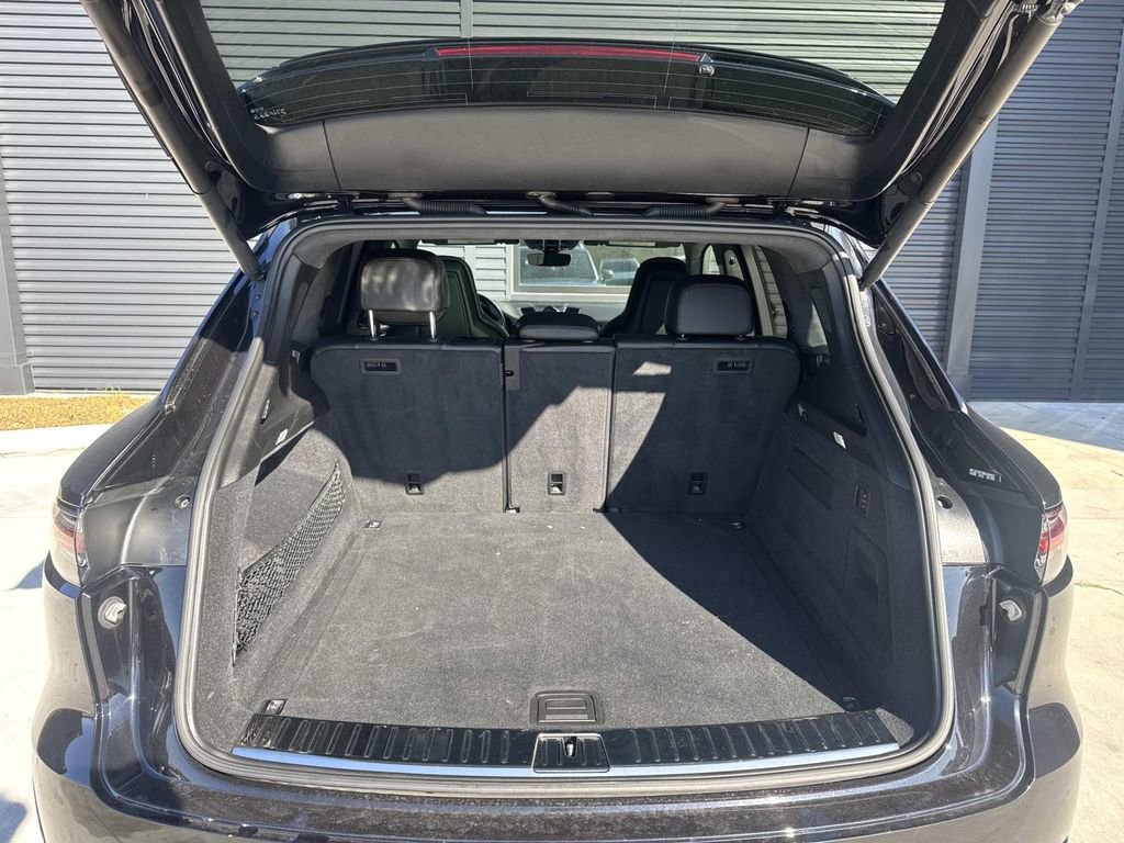 Used 2021 Porsche Cayenne Turbo image 13