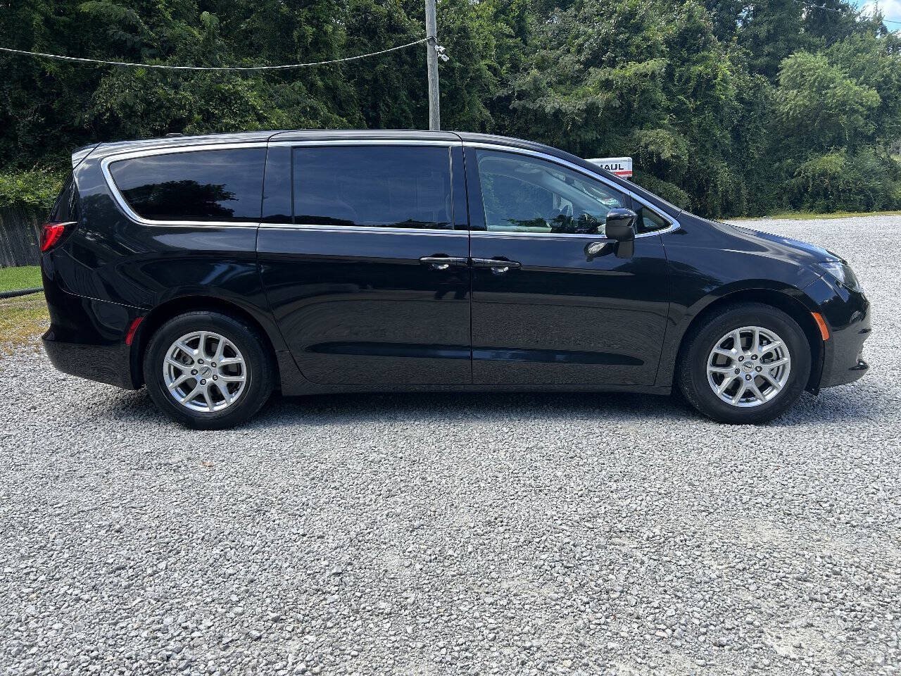 Used 2023 Chrysler Voyager LX FWD image 6