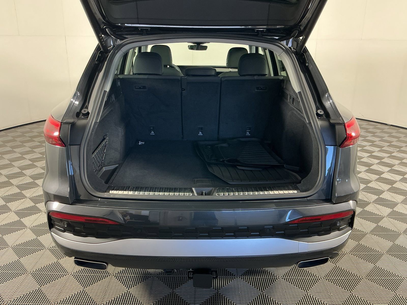 Used 2025 Audi Q5 Premium w/ Premium Plus AWD/4WD image 22