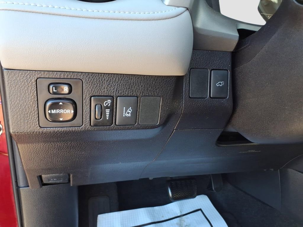 Used 2018 Toyota RAV4 Limited image 20