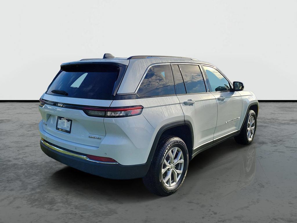 Used 2022 Jeep Grand Cherokee Limited RWD image 2