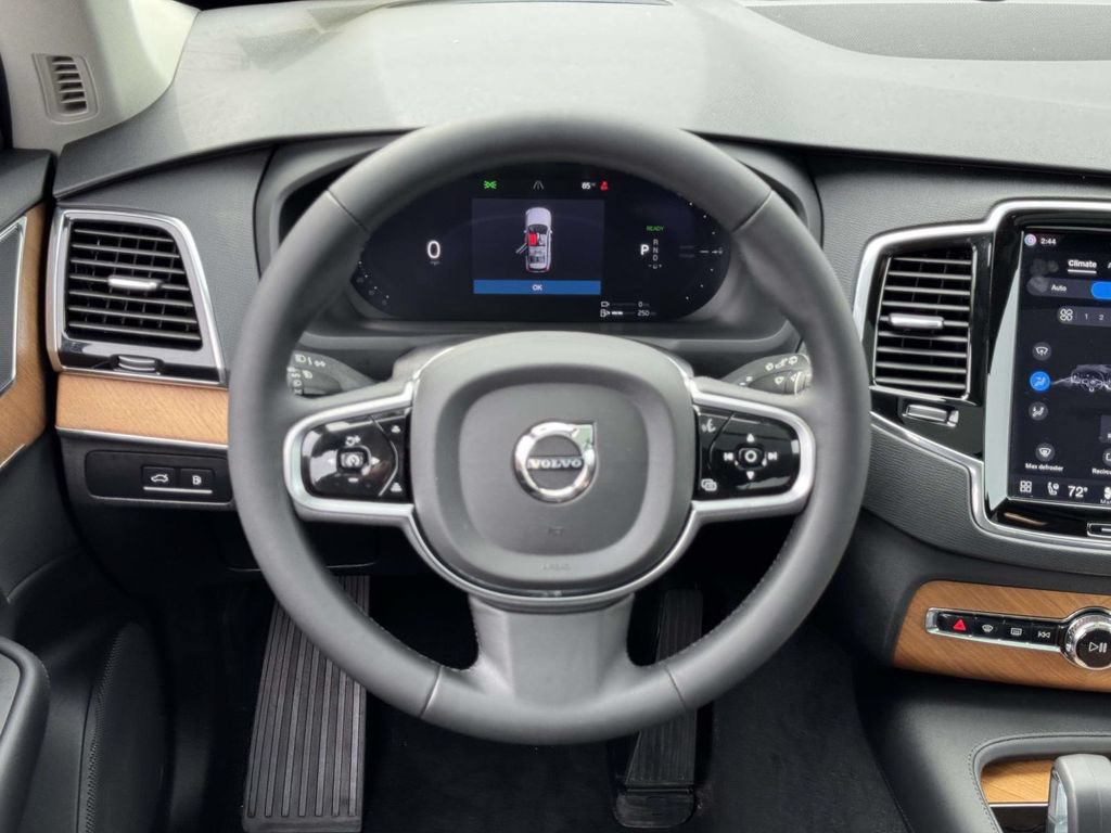 Certified 2025 Volvo XC90 T8 Plus w/ Protection Package Premier AWD/4WD image 12