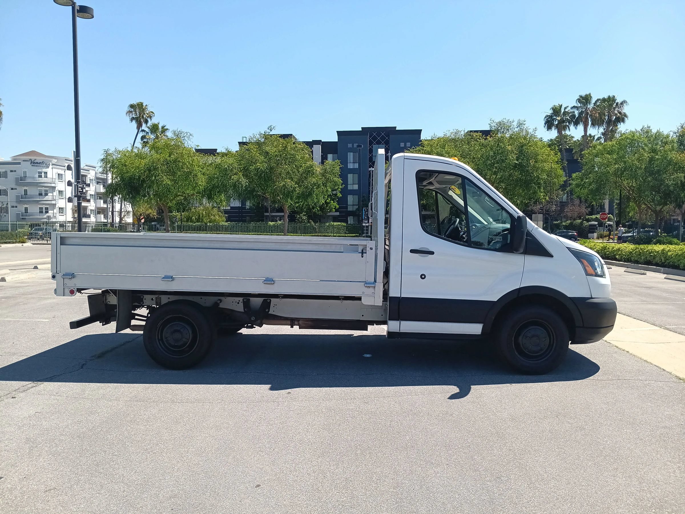 Used 2019 Ford Transit 250 138 RWD image 4