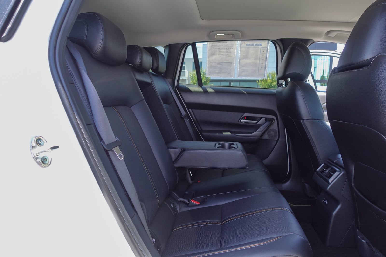 Certified 2025 MAZDA CX-50 AWD 2.5 Hybrid w/ Premium Pkg image 16